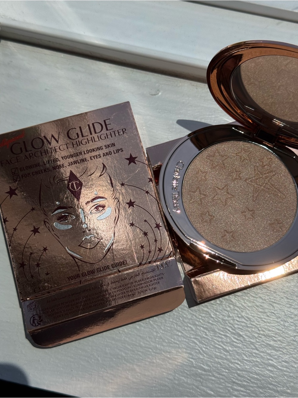 Charlotte Tilbury Champagne Glow Shimmer Highlighter - Soft Champagne